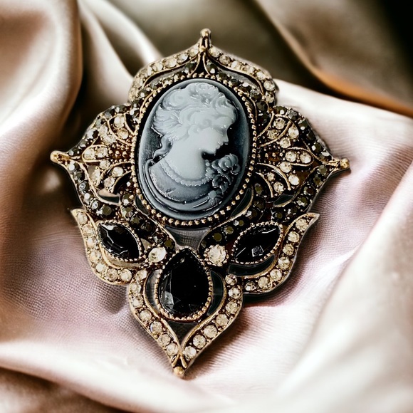 Cameo Brooch Pin or Pendant 2.25” - Picture 4 of 8